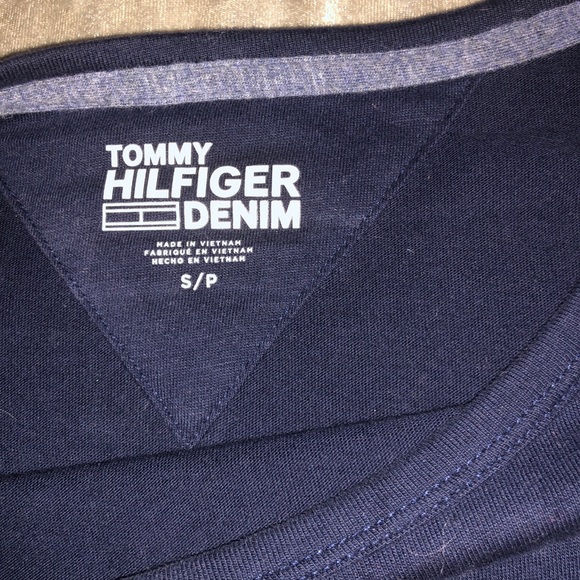 Tommy Hilfiger long sleeve - Picture 2 of 2